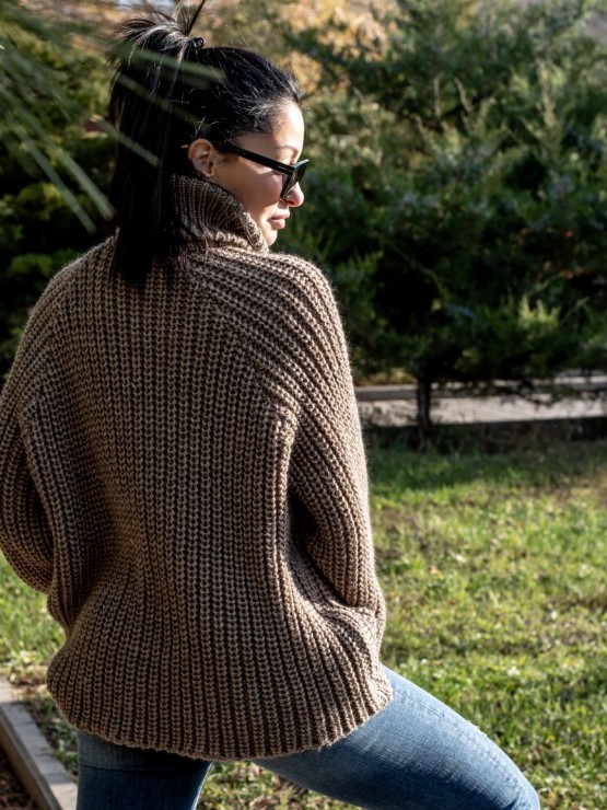 Женский свитер крупной вязки - Шерсть - Акрил - «Джолли» - Кофе 1