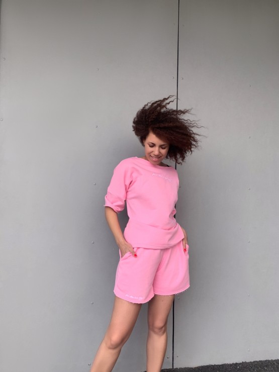 Костюм свободного кроя - Футболка, шорты - "София" - Розовый 4